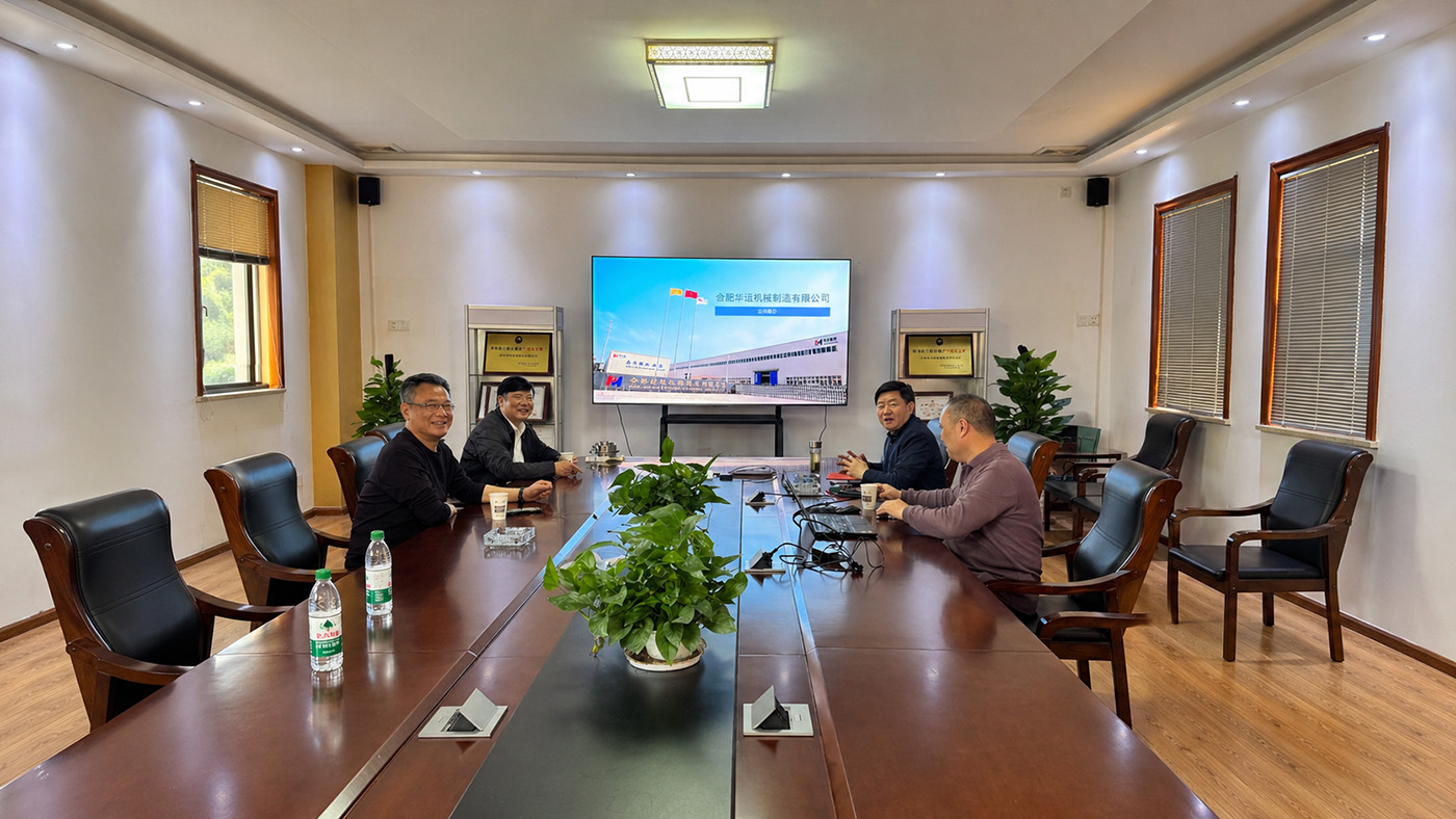 全國(guó)政協(xié)委員、著名泵閥專家施衛(wèi)東教授蒞臨華運(yùn)機(jī)械考察調(diào)研